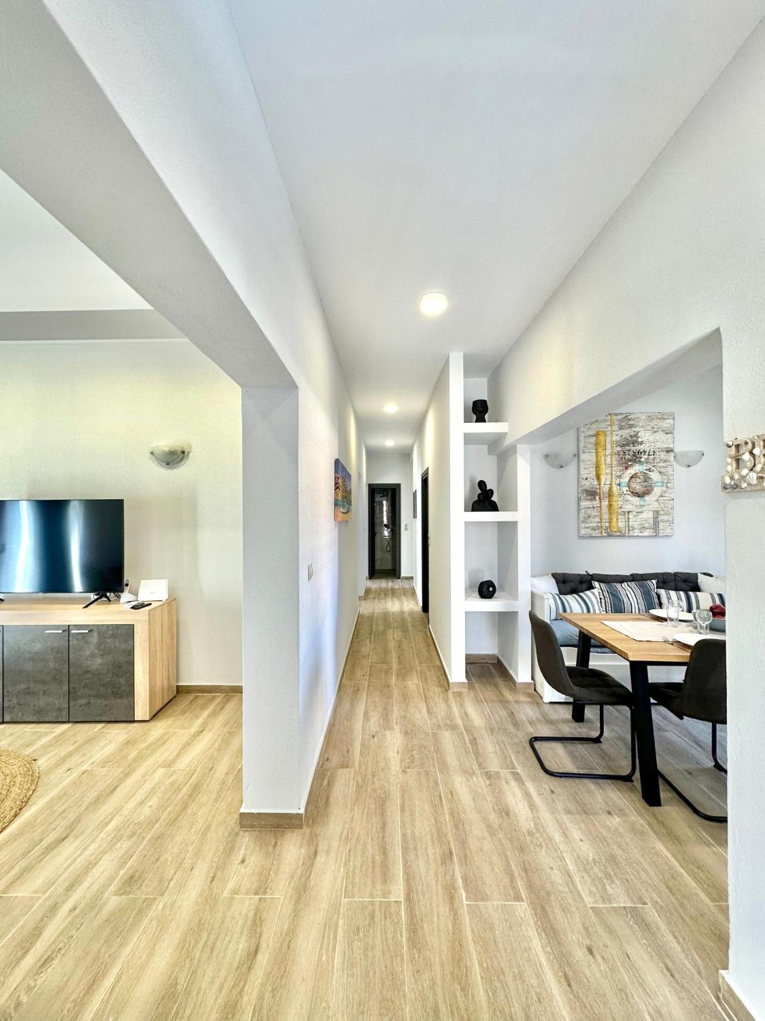 Exquisite 4-Bedroom Prestige Apartment Rhodes City 外观 照片