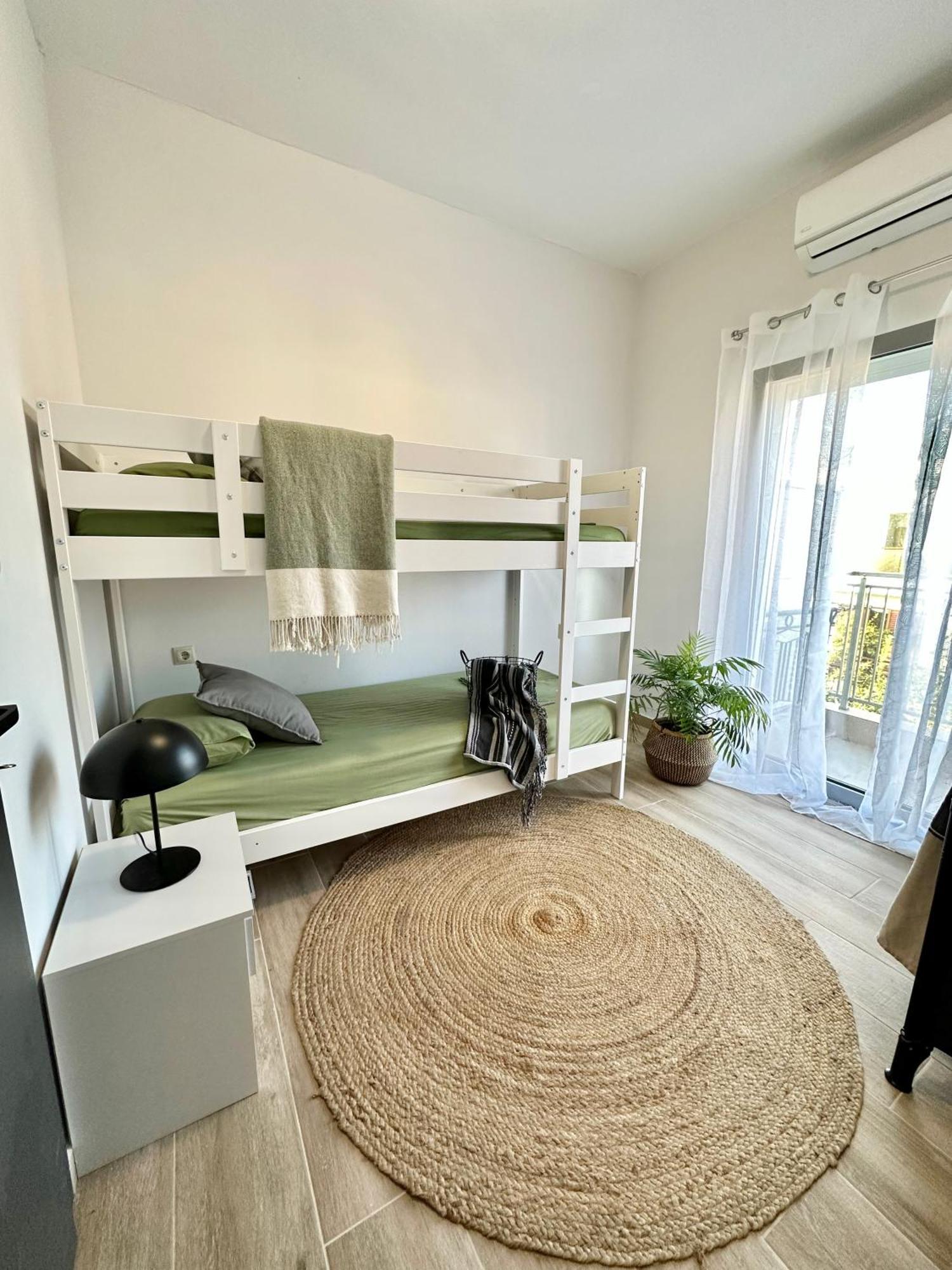 Exquisite 4-Bedroom Prestige Apartment Rhodes City 外观 照片